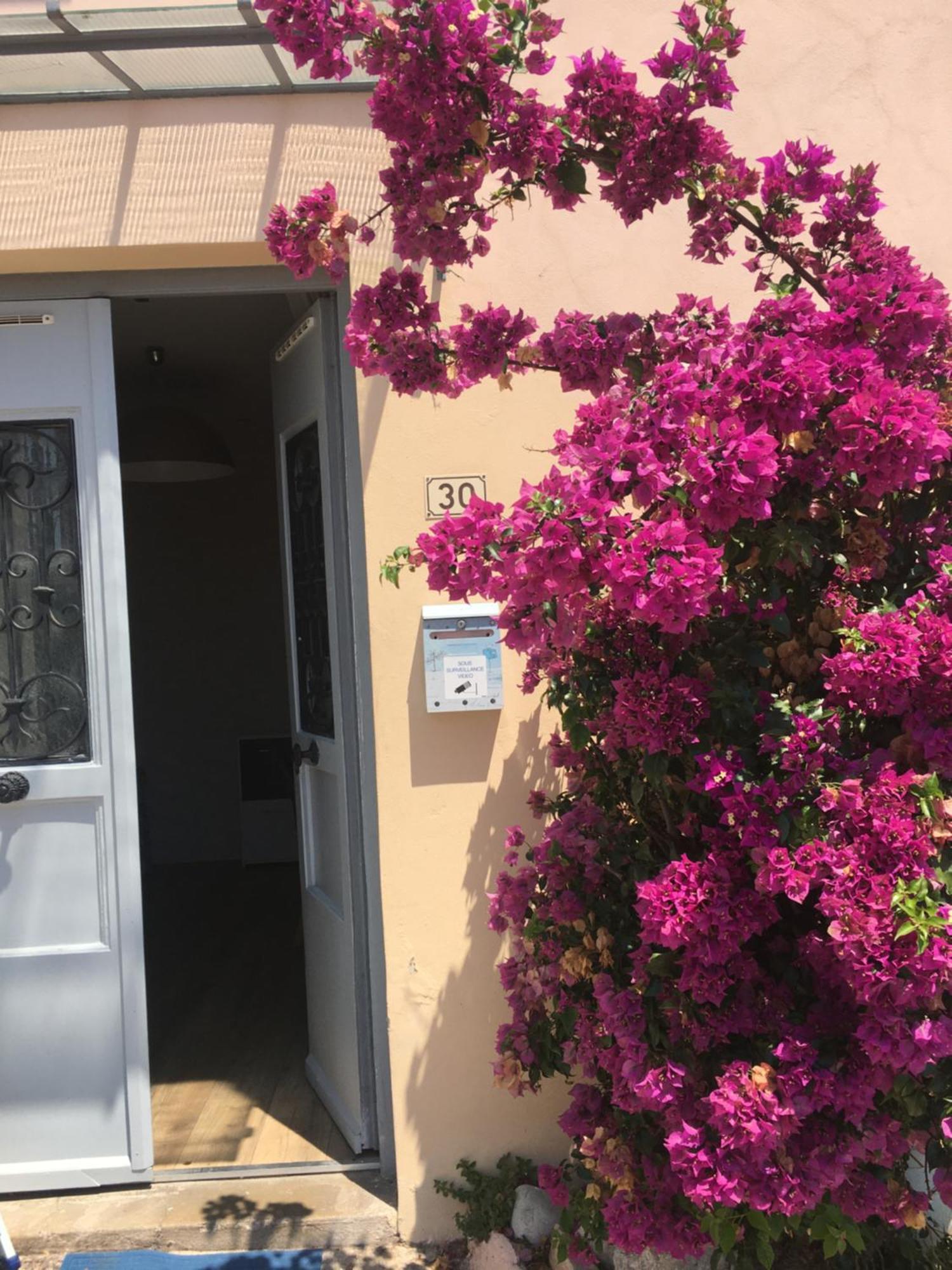 Appartement Central Des Terres Chaudes Proche Bord De Mer مينتون المظهر الخارجي الصورة